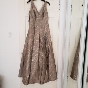 Aidan Mattox Size 8 Gold Sleeveless Double V Gown